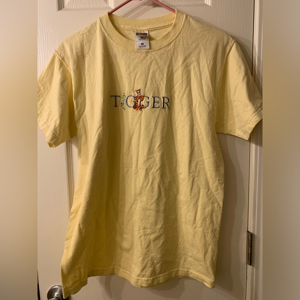 Embroidered Yellow Tigger Tee Size M 100% Cotton Vintage